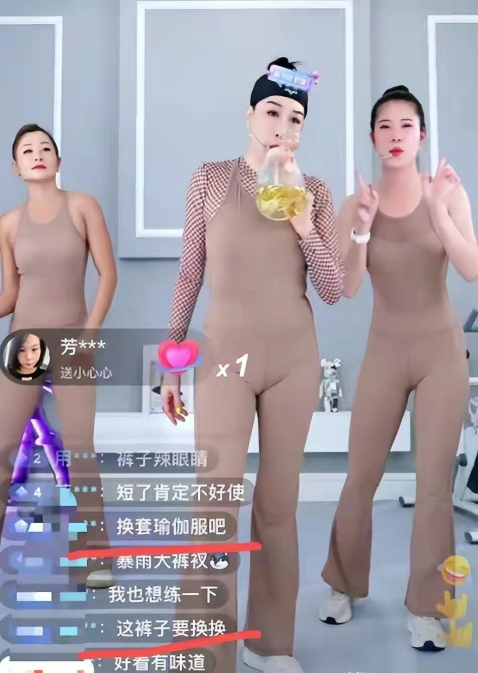 钟丽缇直播健身穿深蓝色健身衣,钟丽缇直播健身穿蓝色健身衣