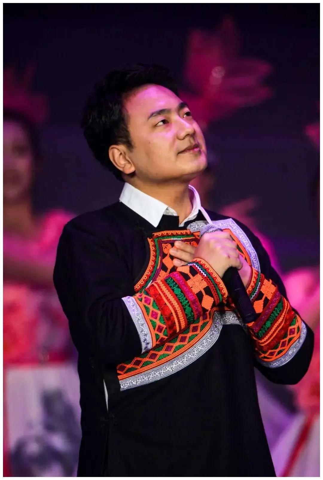 被誉为“刀郎2号”，凤凰传奇接班人，他却为何一直争议不断？