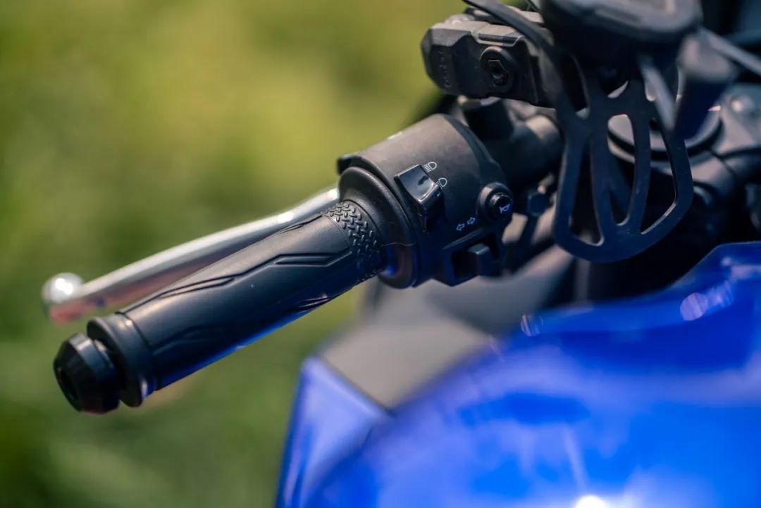 新款雅马哈yzfr3怎么样,雅马哈YZF-R25测评