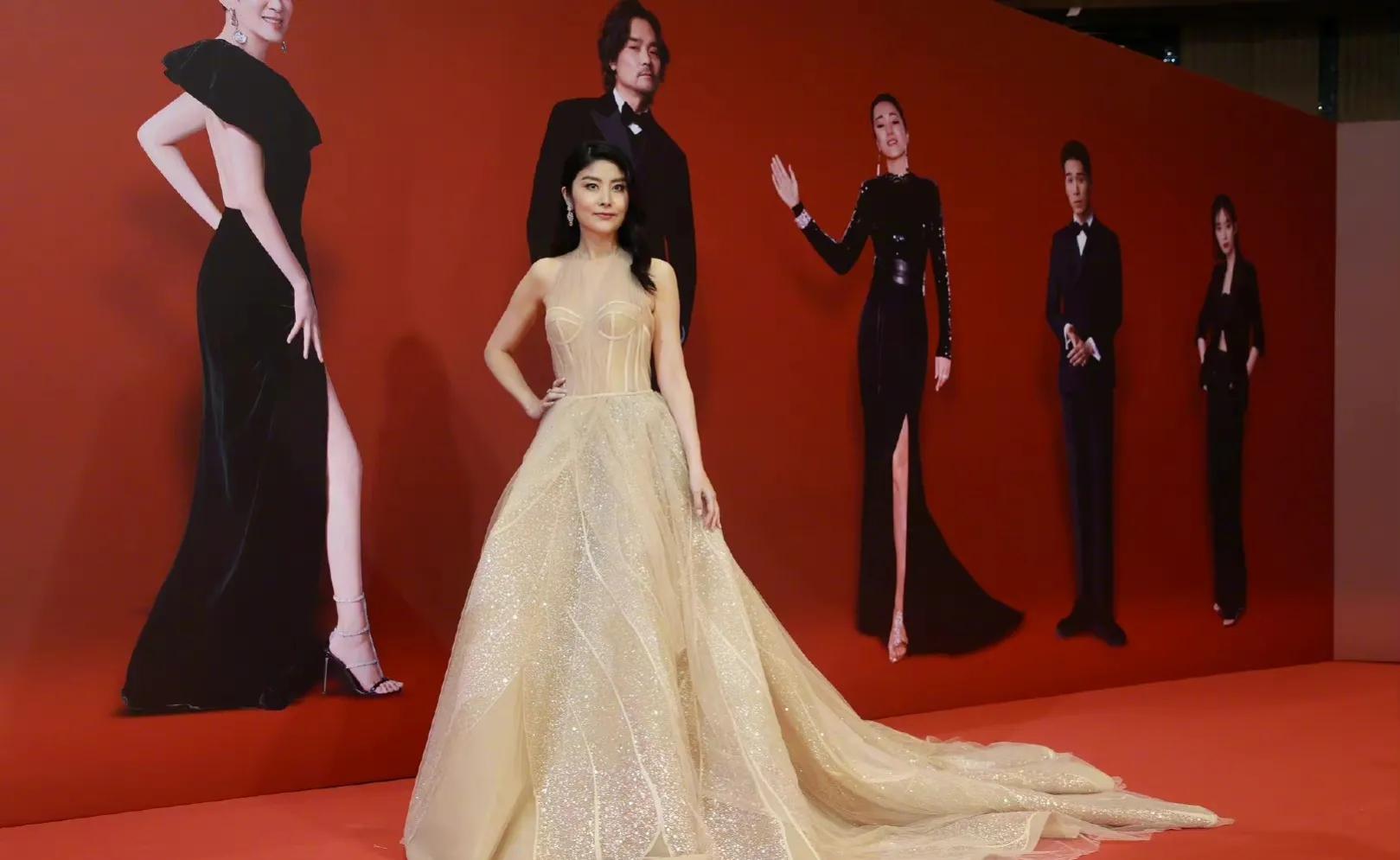 金像影后刘雅瑟获奖现场,金像红毯