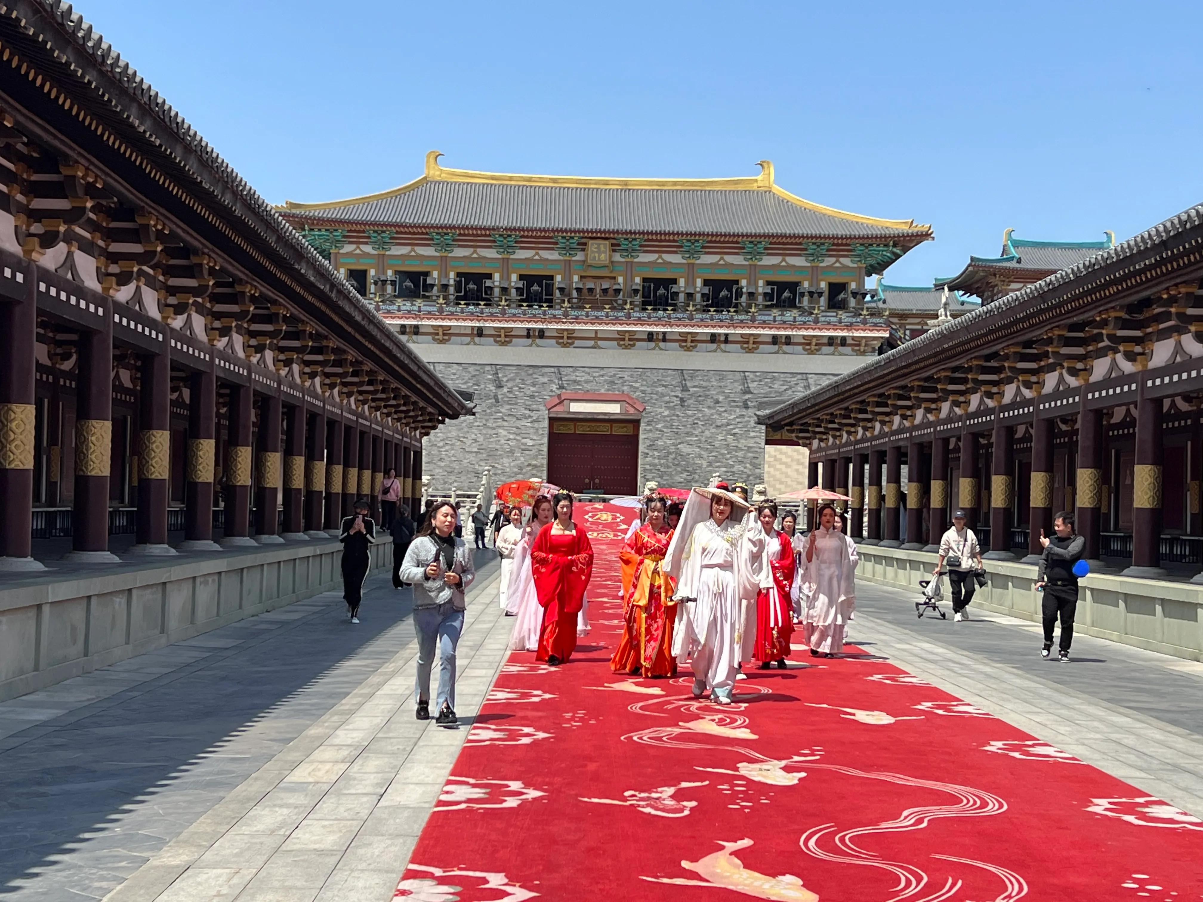 看大唐盛世就来襄阳唐城,襄阳唐城和西安大唐不夜城对比