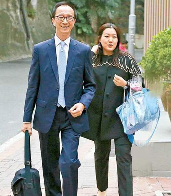 跳水女皇伏明霞家庭,跳水冠军伏明霞婚姻