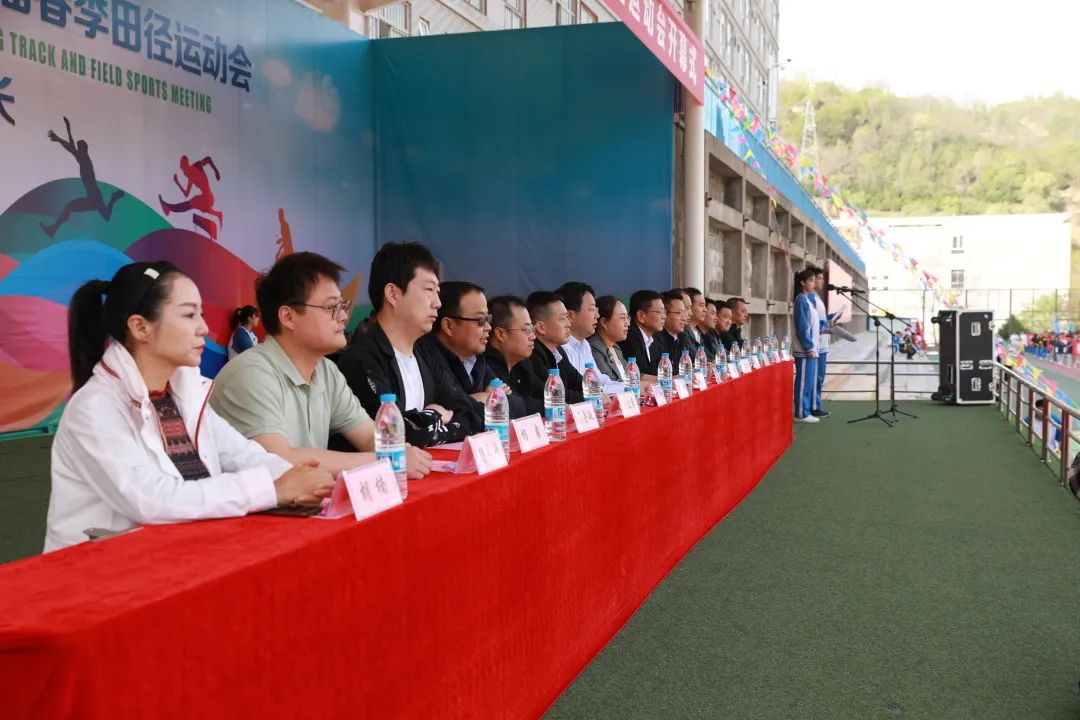 炽烈争锋看我四中宝塔高级中学第三十九届春季田径运动会开幕式