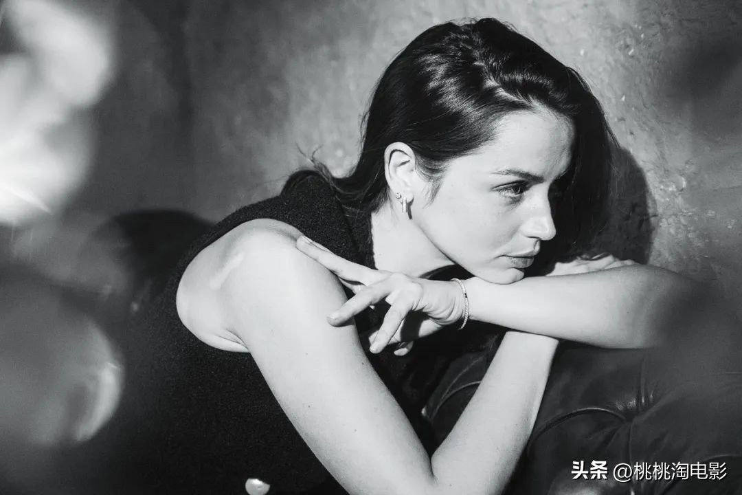 安娜德阿玛斯模仿玛丽莲梦露跳舞,安娜德阿玛斯梦露化妆