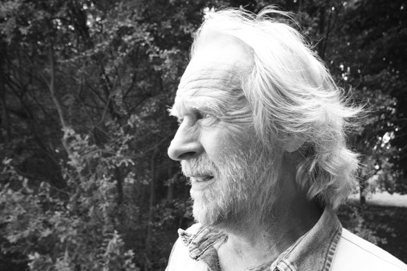 这条鲤鱼一生共被人钓起63次，死后登报，被誉为“人民的鱼”