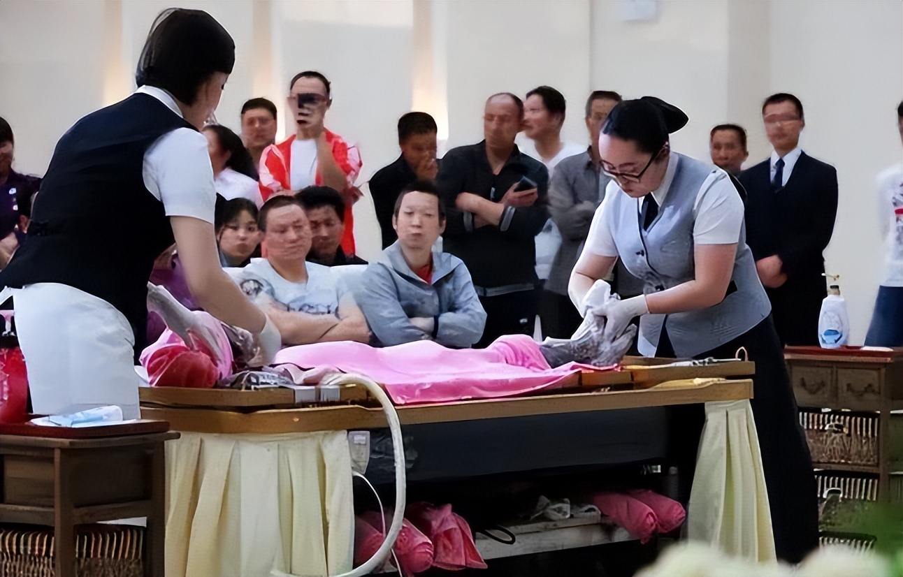 85后入殓师：每年处理5000具遗体，从不参加婚礼，亲妈嫌弃不吉利