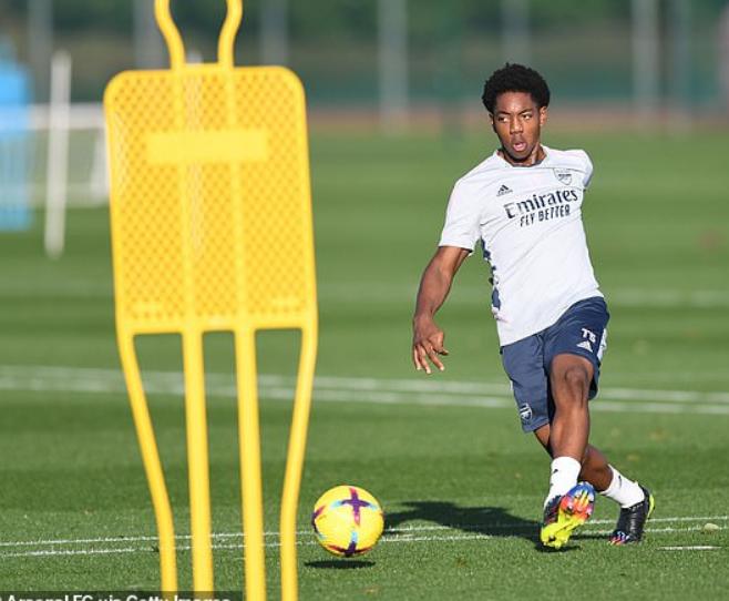 英足总杯直播曼城阿森纳,足总杯决赛阿森纳4-4