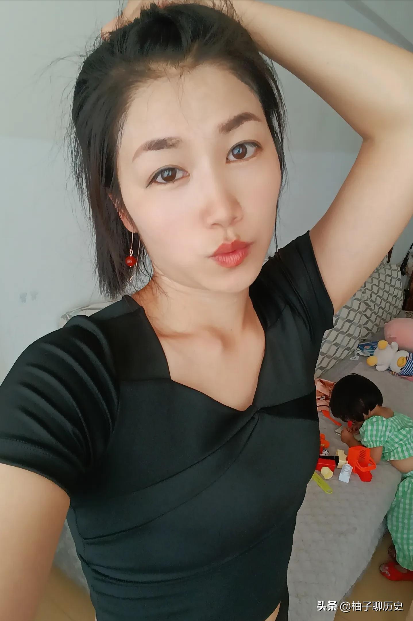 90后越南女孩从小父母离异，二婚嫁到中国云南农村，坚强独自带娃