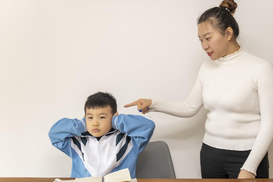 怎么看待朋友圈屏蔽父母,朋友圈该不该屏蔽父母问题