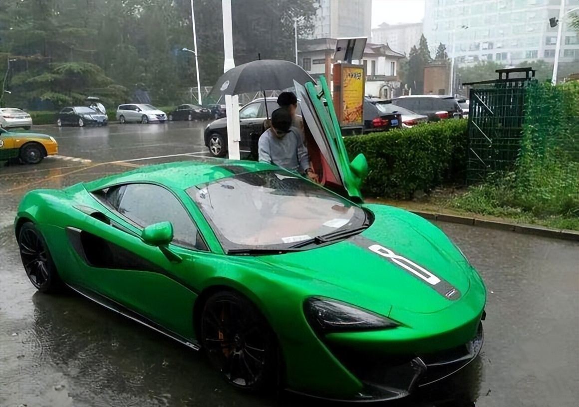 中国足球队球员开什么车,中国男子足球国家队都开什么车