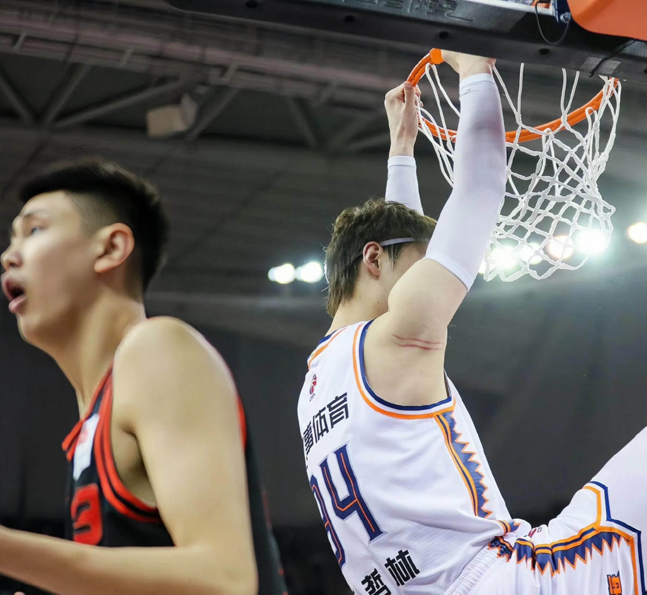 cba十佳球王哲林,辽宁男篮王哲林