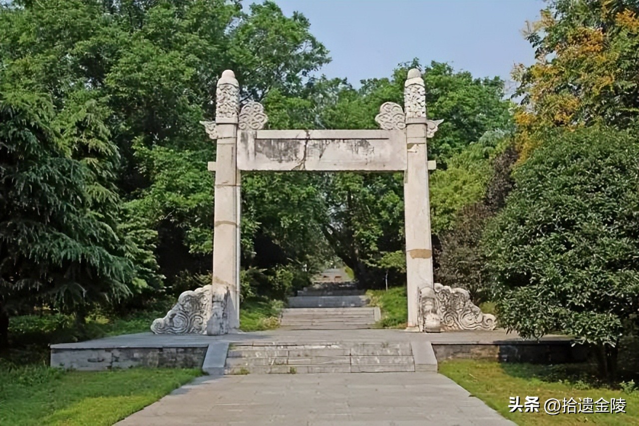 葬在北京中轴线上的帝王,南京最后一位皇帝