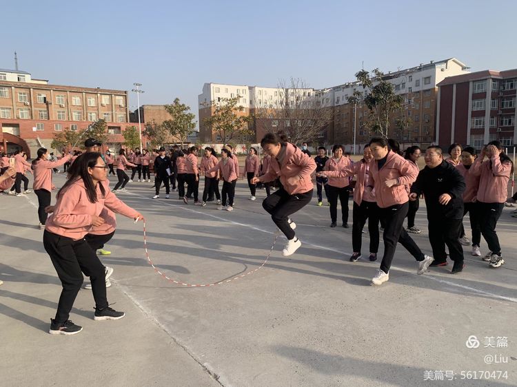 小学三八妇女节教师主题活动方案,夏理逊小学联欢会