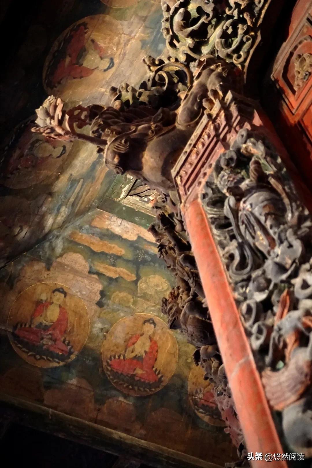 北京文博交流馆（智化寺）内的两个藏经橱