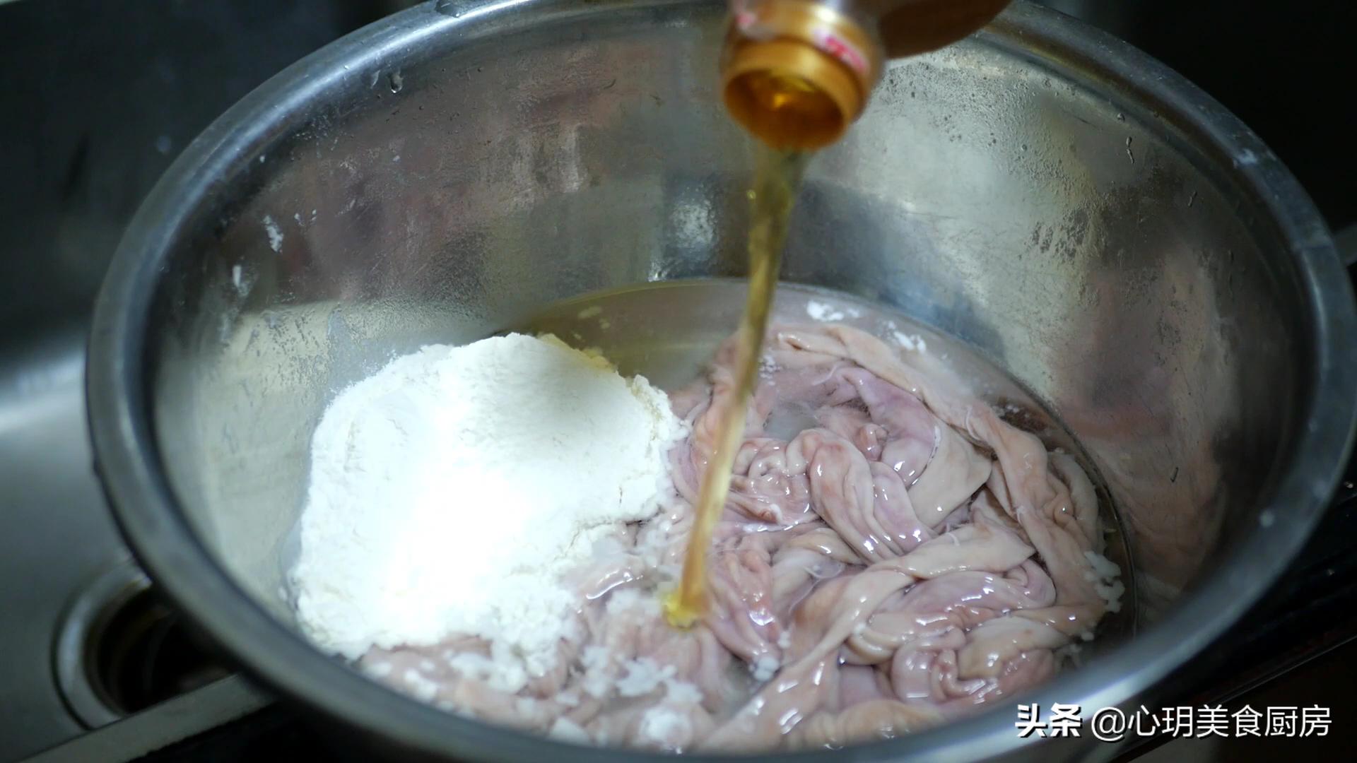 清洗猪肚时最忌直接加面粉和盐,清洗猪肚只用盐可以吗