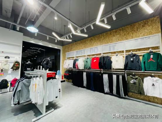 耐克阿迪达斯折扣店加盟店,耐克阿迪达斯折扣店自营还是加盟