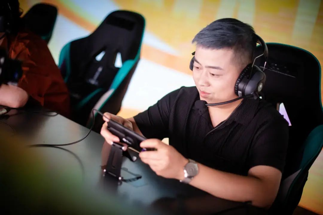 平凡人在电竞中寻求什么？我在这三个故事中找到了答案