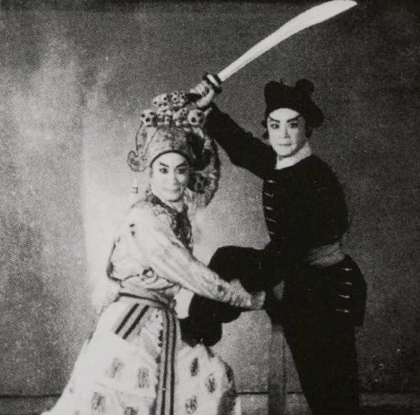 六小龄童哭灵,六小龄童送别大师兄