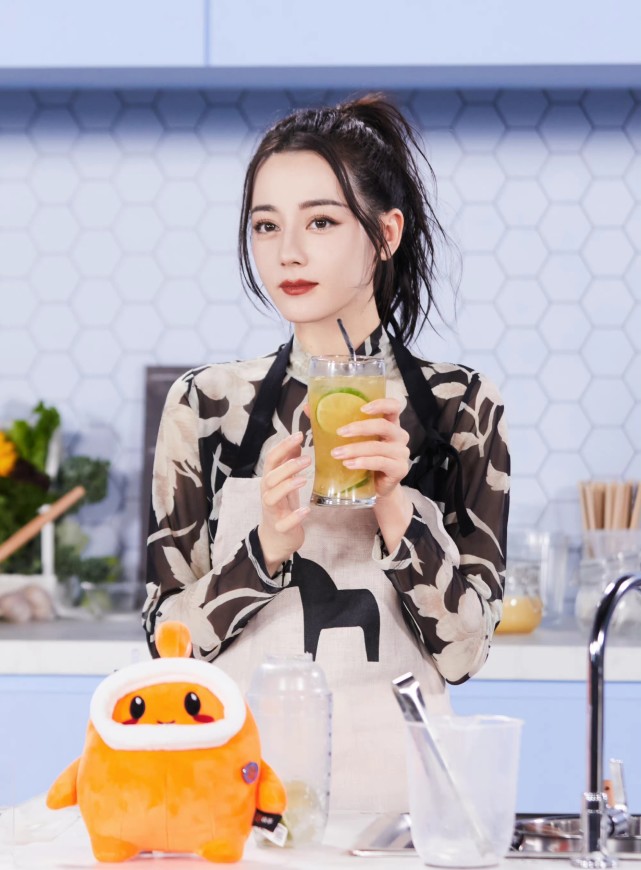 微博之夜刘亦菲身材发福仙气不在,微博之夜杨紫刘亦菲