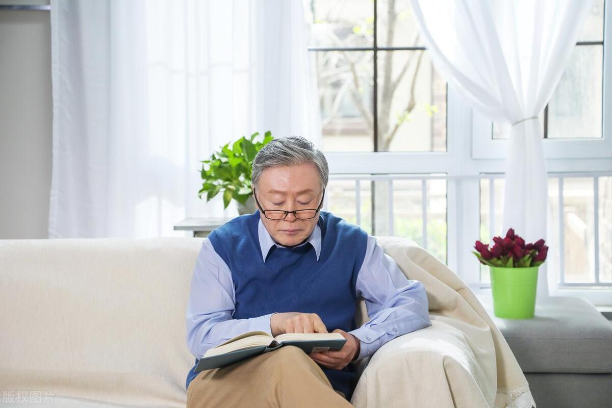 40多岁身上有老人味是什么原因,中年男人身上为什么有一股老人味