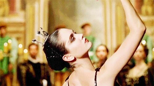 她12岁凭神颜惊艳好莱坞！考上耶鲁后转去斯坦福，网友：有颜有才