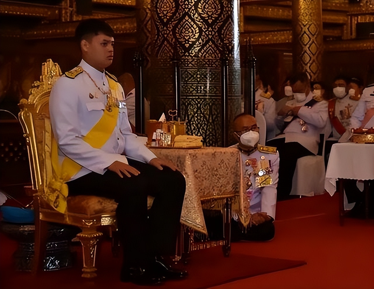 泰国提帮功王子18岁生日情况,泰王14岁提帮功难当大任