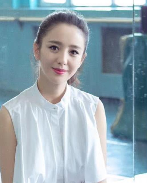 佟丽娅:父亲让她卑微,婚后容忍老公出轨,离婚后勇敢做自己