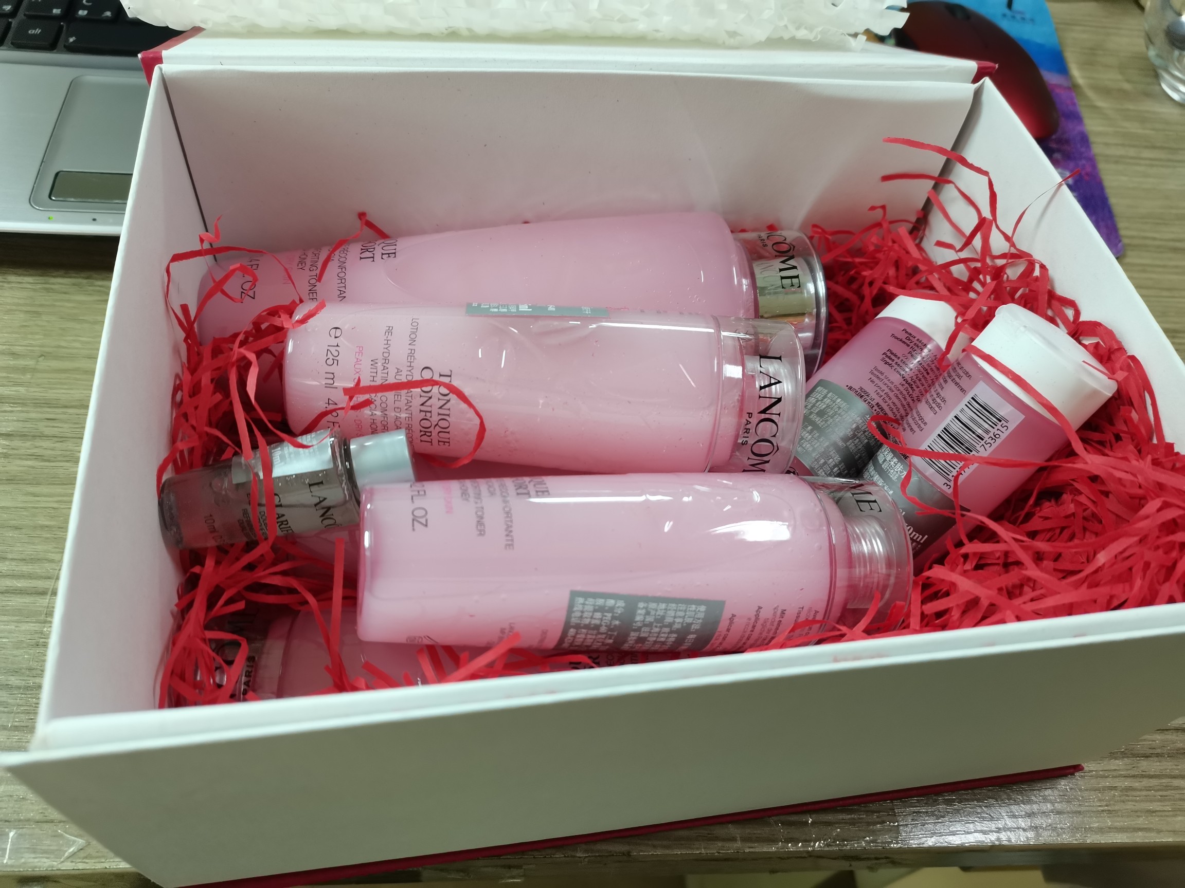 兰蔻大粉水适合什么肤质什么年龄,兰蔻粉水和兰蔻大粉水一样吗