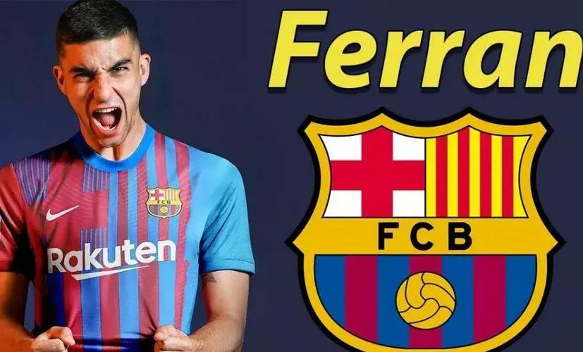 莱万进入巴萨前后对比,莱万到巴萨的首秀