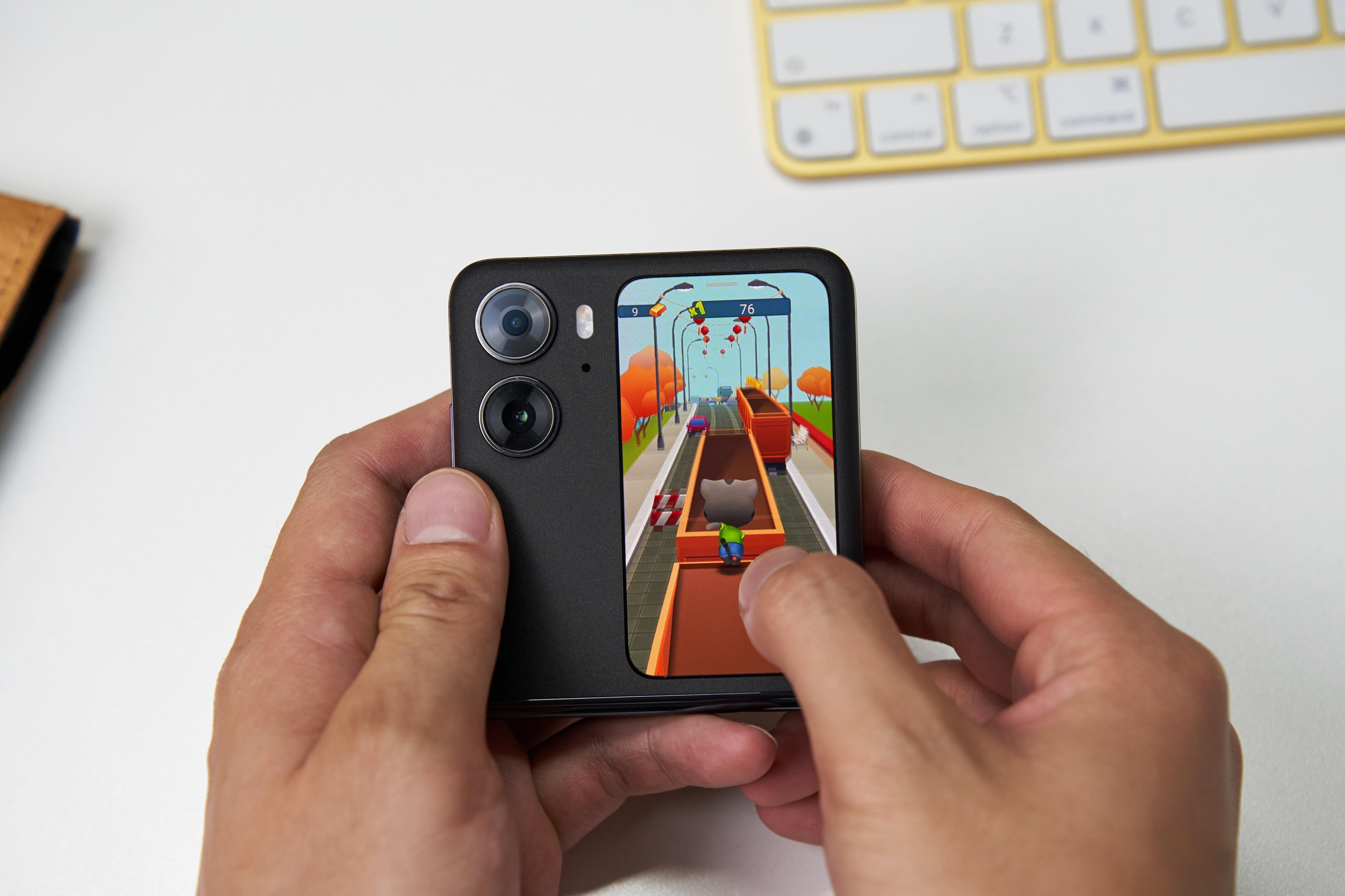 oppofindn2flip小屏能玩抖音吗,oppofindn3分屏玩游戏刷抖音