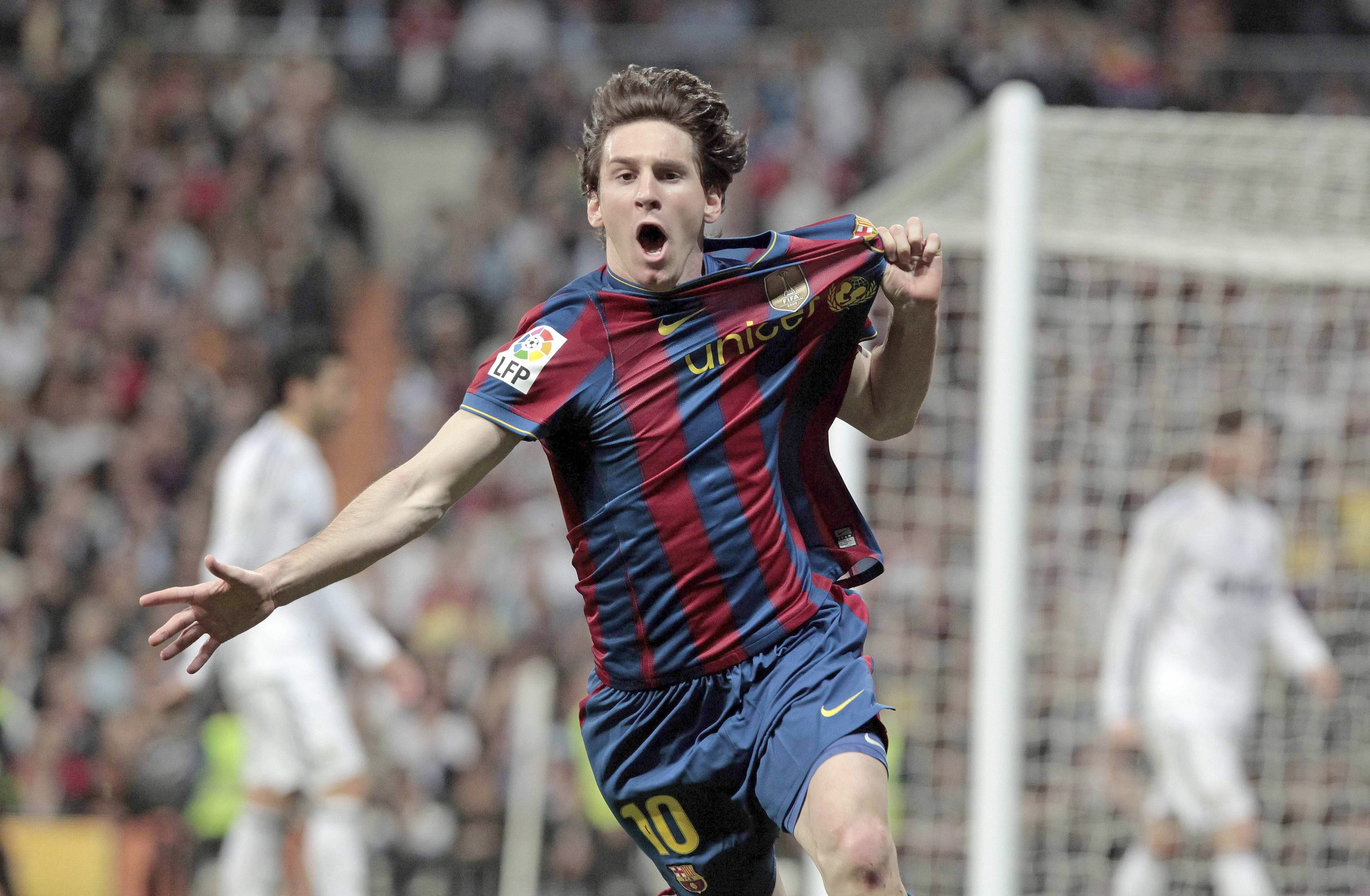 梅西侏儒症的时候踢球是什么样子,梅西成长全记录