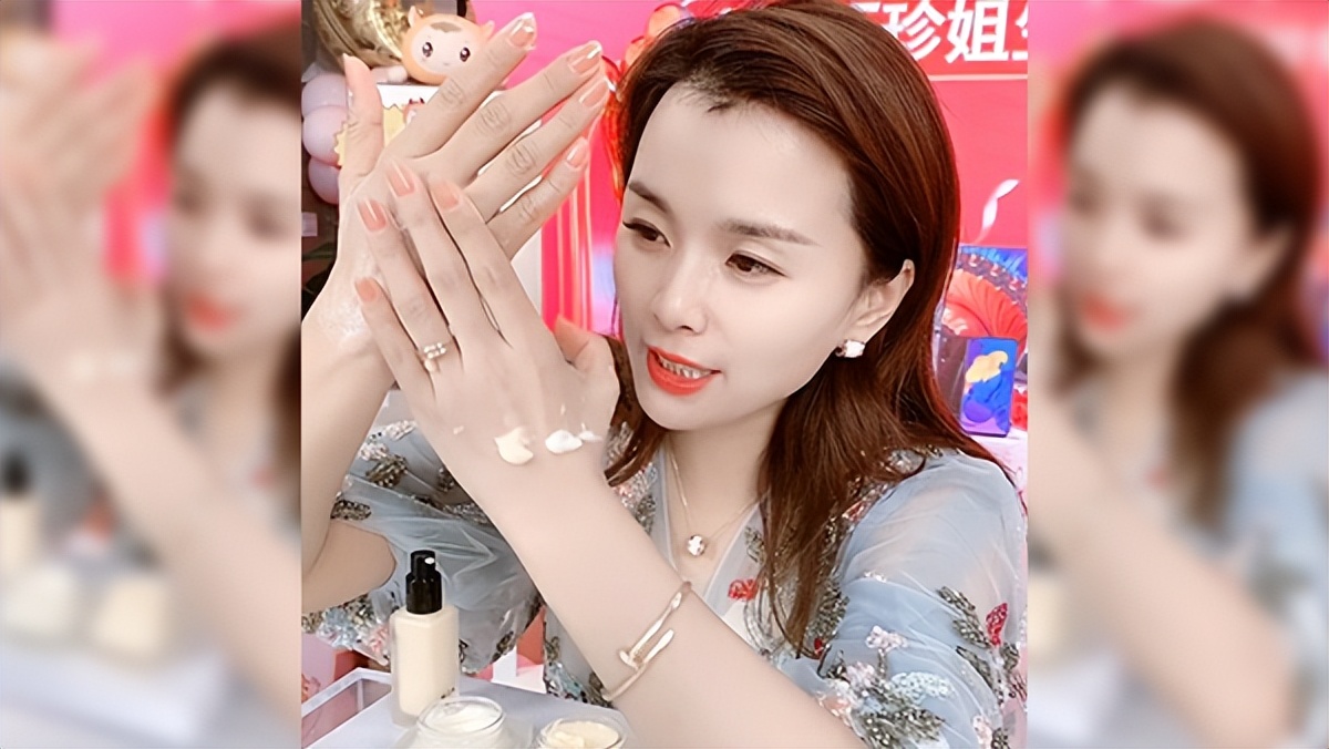 登顶美妆类目第一朵拉朵尚实力取胜