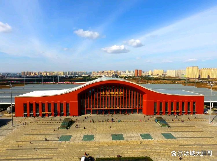 哈尔滨西站高铁夜晚,哈尔滨西站高铁规划图