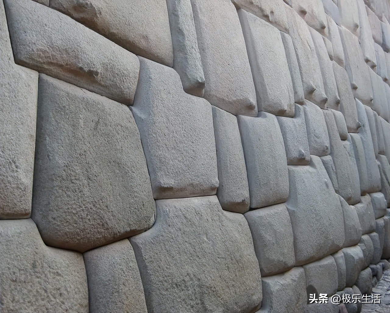 孰真孰假，40个看上去像现代仿制品的*物文**