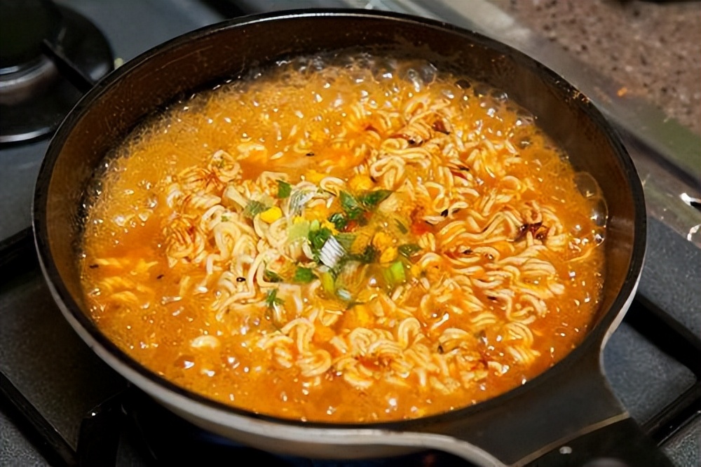 四种垃圾食品方便面,方便面到底算不算是垃圾食品