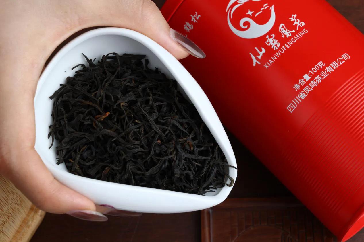 红茶和绿茶有什么区别如何区分,喝茶绿茶和红茶有什么区别