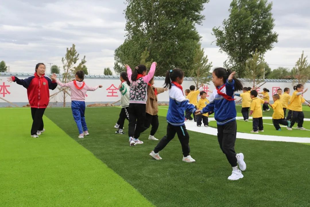 乡村少年足球,乡村篮球赛场上逐梦的年轻人