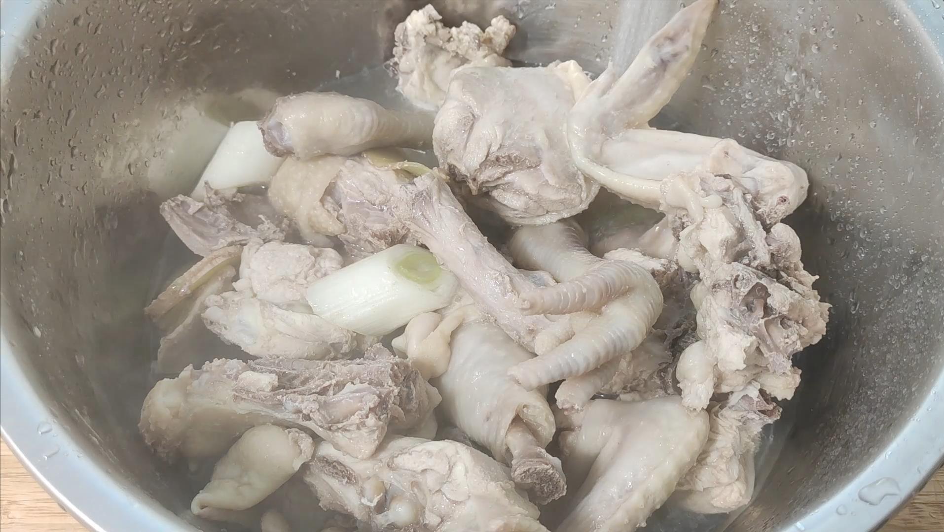 炖鸡汤的正确做法放什么,炖鸡汤都放什么料营养又好吃