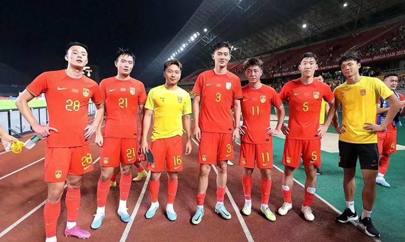 国足再启航足球之夜完整版,国足重返世界杯赛场