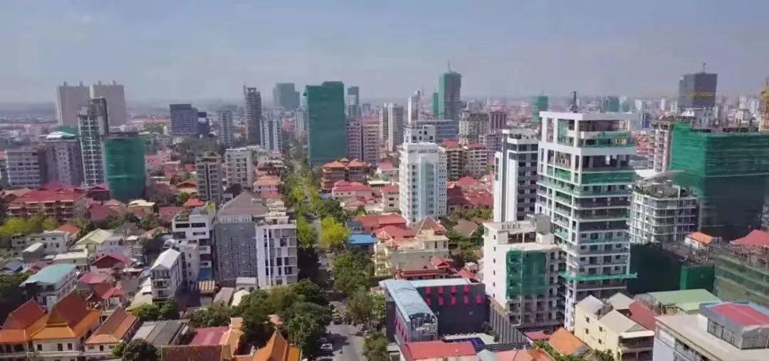 我，江西人，今年26岁，在柬埔寨年收入600万，如今在深圳买房了