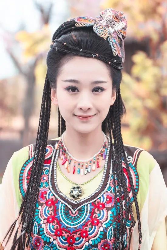 42岁胡杏儿三胎月底出生,胡杏儿41岁近照曝光