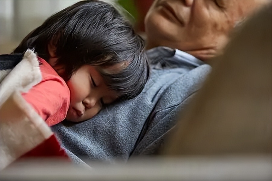 经典绝对:上联“想孙子,盼孙子,有了孙子是孙子”,下联太妙了