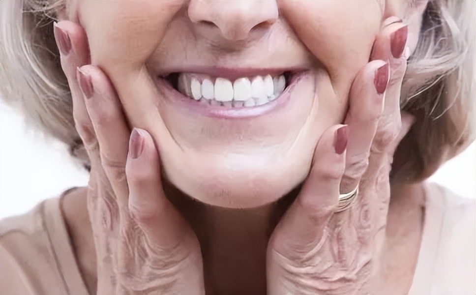 60岁牙齿松动最佳补救方法,年轻人牙齿松动脱落怎么办