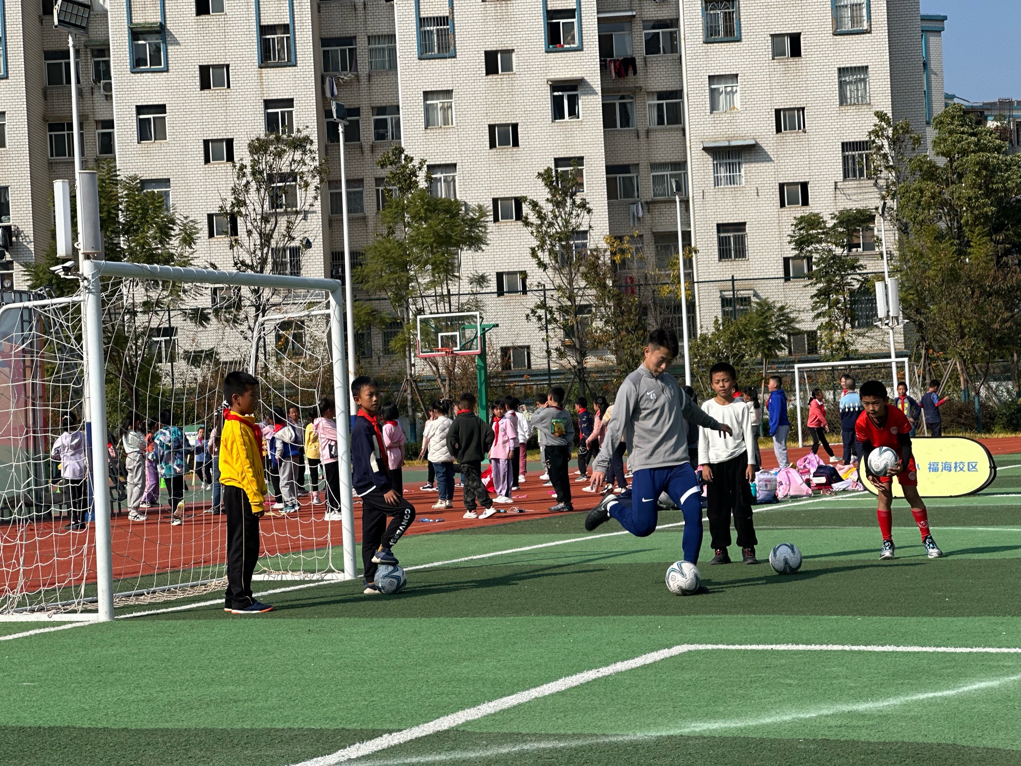 中超球员走进校园,中超云南籍球员