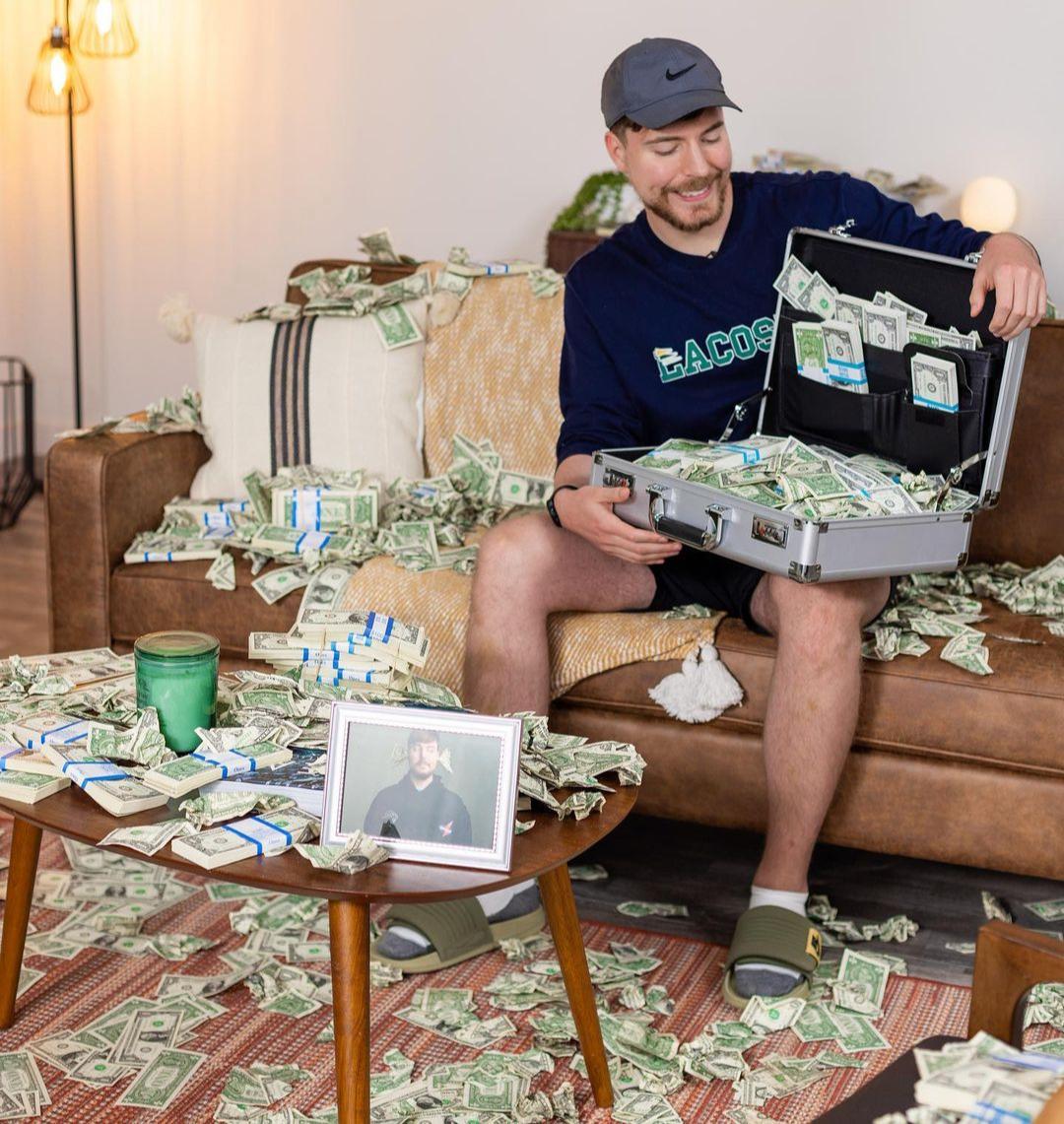 美国网红用一个月时间挣一百万,美国网红10000美金