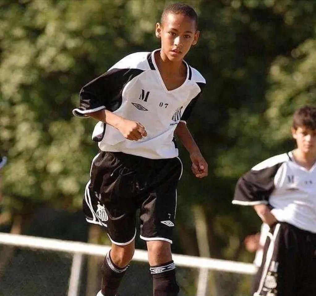 巴西球星内马尔的感情史,内马尔绯闻女友