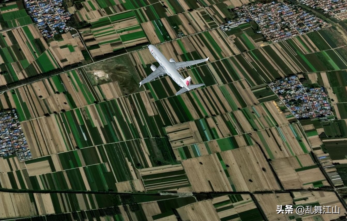 11月7日16点17分，一架从重庆飞往北京的飞机抵达河南新乡上空