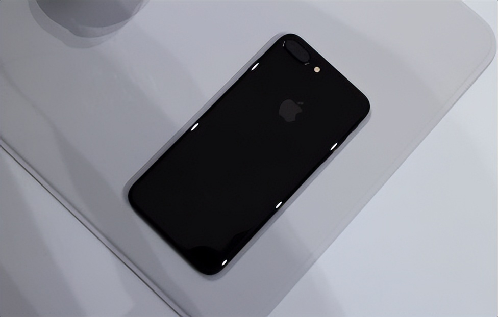 钛合金iphone手机,钛金属的iphone很烫