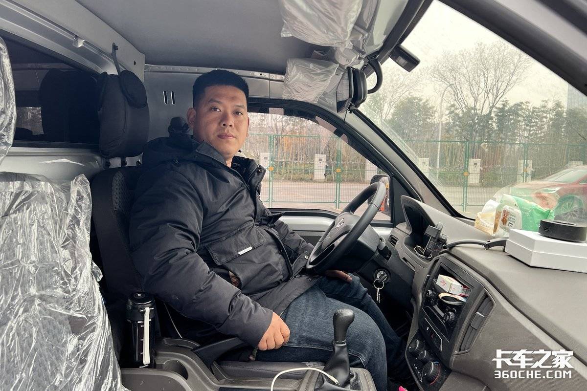 买辆五菱荣光小卡摆地摊怎么样,五菱荣光小卡摆摊卖什么好