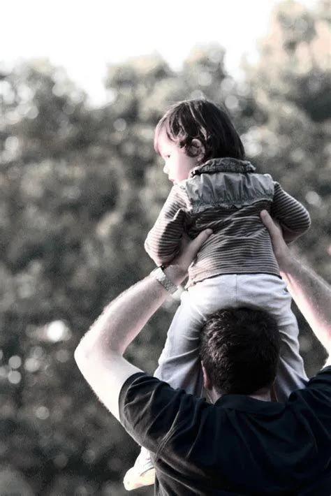 多想拉住父母的手,爸爸我多想再牵你的手作文